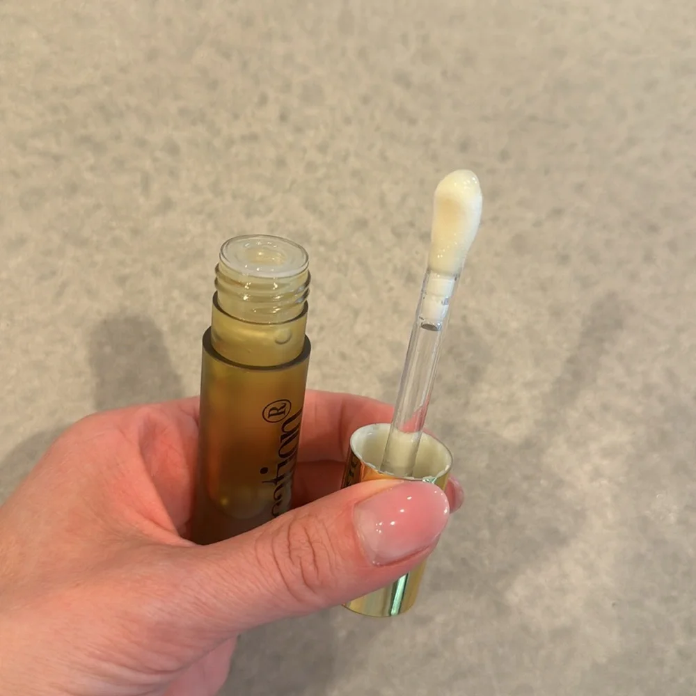NWOT Vacation Chardonnay Lip Oil SPF 30